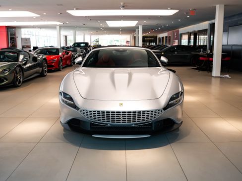 Used 2024 Ferrari Roma Spider image 32