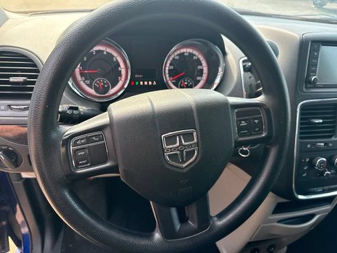 Used 2018 Dodge Grand Caravan SE w/ UConnect Hands-Free Group FWD image 18