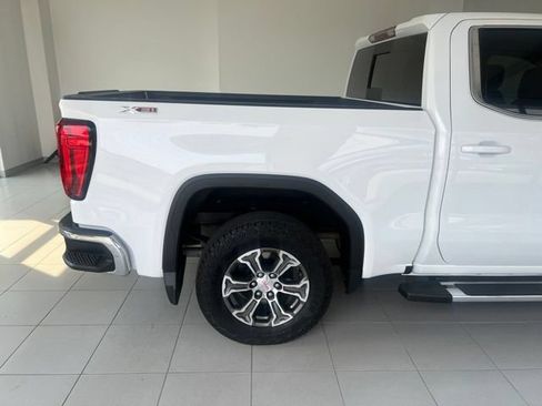 Used 2024 GMC Sierra 1500 SLE w/ Preferred Package AWD/4WD image 10