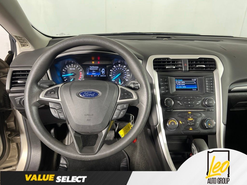 Used 2015 Ford Fusion SE FWD image 17