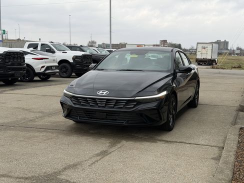 New 2026 Hyundai Elantra SEL Sport Premium image 11