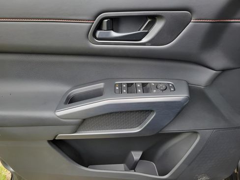 Used 2025 Nissan Pathfinder Rock Creek AWD/4WD image 8