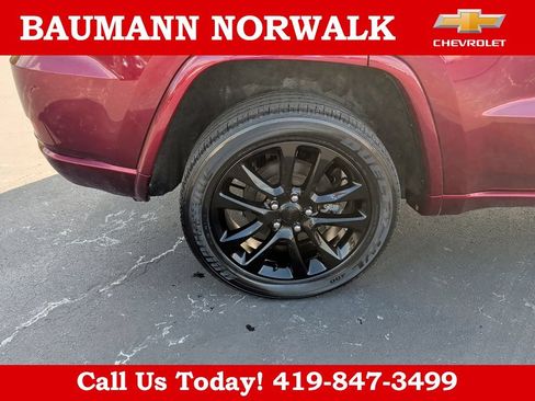 Used 2020 Jeep Grand Cherokee Altitude AWD/4WD image 21
