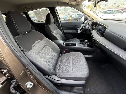 Used 2026 Nissan Kicks SV FWD image 35