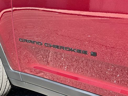 New 2025 Jeep Grand Cherokee Limited w/ Black Appearance Package AWD/4WD image 26