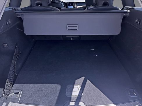 Certified 2023 Volvo XC60 T8 Plus AWD/4WD image 22