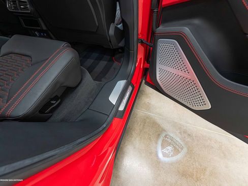 Used 2022 Lamborghini Urus AWD/4WD image 30