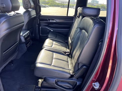 Used 2024 Jeep Wagoneer L Series II w/ Flexible Seating Group AWD/4WD image 9