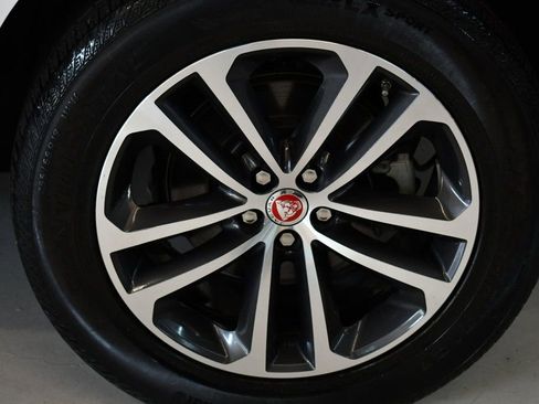 Used 2020 Jaguar F-PACE Premium image 18