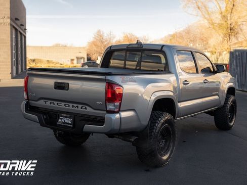 Used 2016 Toyota Tacoma SR5 w/ Towing Package image 9