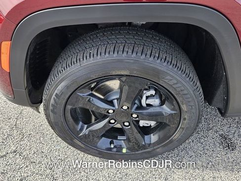 New 2025 Jeep Grand Cherokee L Altitude image 17