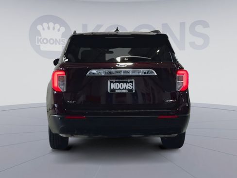 Used 2023 Ford Explorer XLT AWD/4WD image 10
