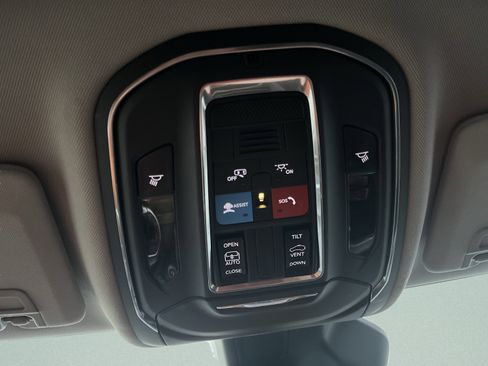 Used 2023 Jeep Grand Cherokee Laredo X image 21