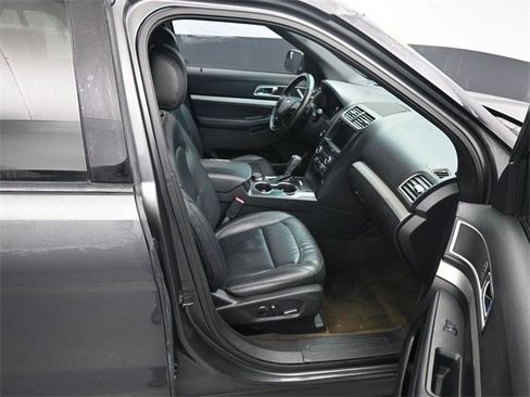 Used 2016 Ford Explorer XLT w/ Equipment Group 202A image 16