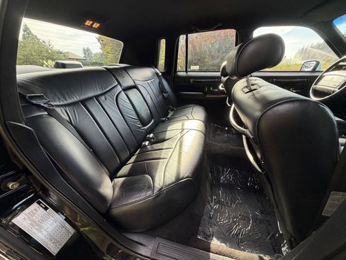 Used 1993 Lincoln Town Car Signature RWD image 45