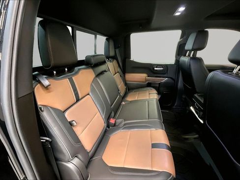 Used 2019 Chevrolet Silverado 1500 High Country w/ High Country Premium Package AWD/4WD image 27