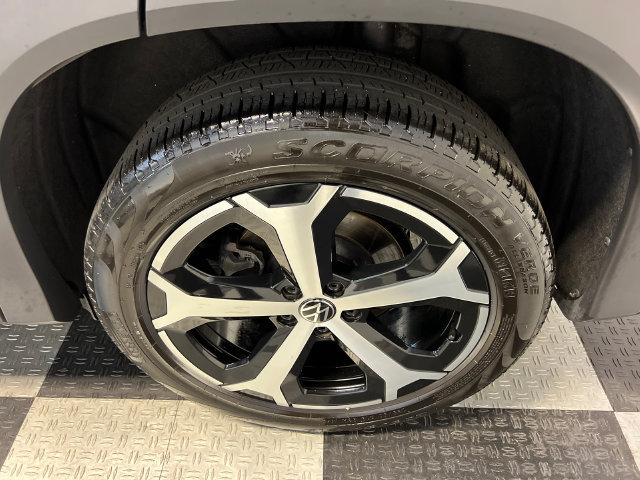 Certified 2025 Volkswagen Tiguan SE FWD image 16