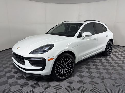 Certified 2025 Porsche Macan AWD/4WD image 1