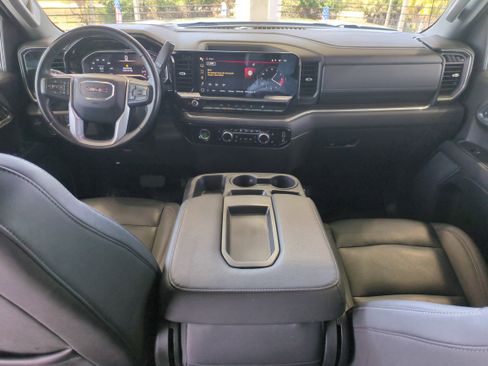 Used 2024 GMC Sierra 1500 SLT image 15