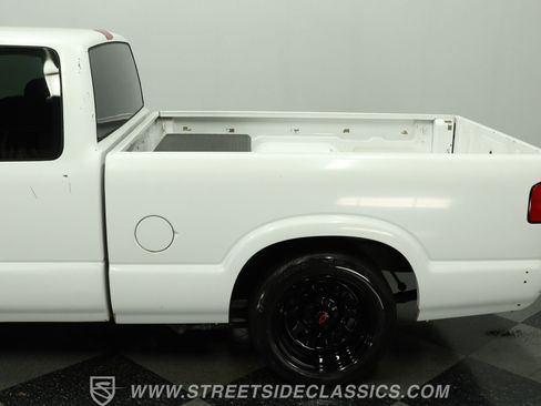 Used 1995 Chevrolet S10 Pickup LS image 23