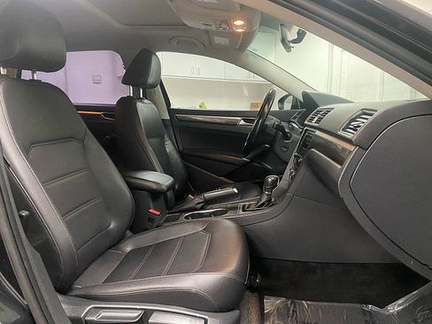 Used 2018 Volkswagen Passat 2.0T SE image 16