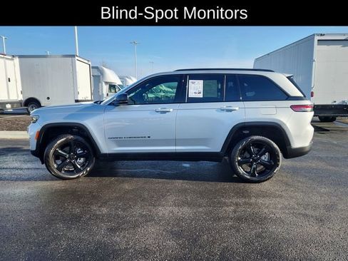 Used 2025 Jeep Grand Cherokee Limited w/ Luxury Tech Group II AWD/4WD image 4