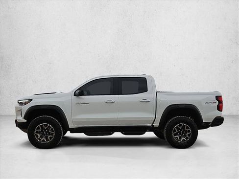 Used 2024 Chevrolet Colorado ZR2 w/ Technology Package AWD/4WD image 9