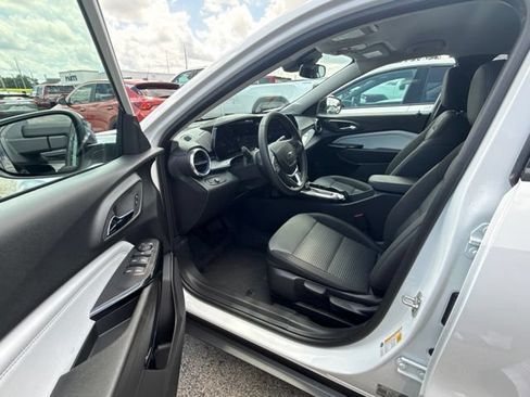 Used 2026 Chevrolet Trax LT w/ Driver Confidence Package FWD image 20