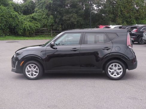 Used 2023 Kia Soul LX w/ LX Technology Package FWD image 8
