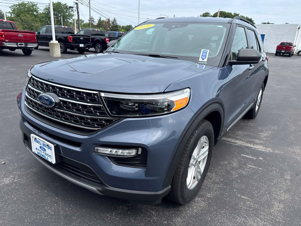 Used 2021 Ford Explorer XLT w/ Equipment Group 202A AWD/4WD image 3