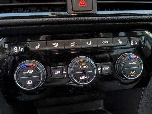 Used 2024 Volkswagen Taos SE image 11