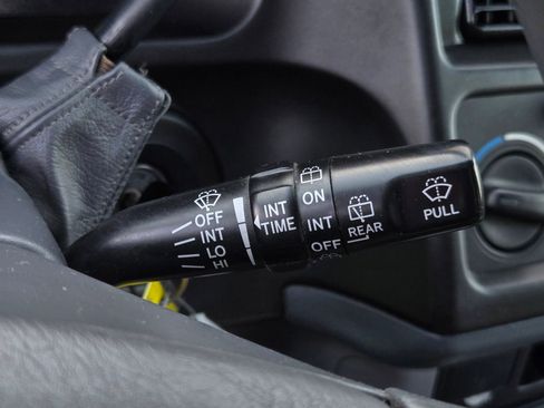 Used 2000 Toyota Sienna LE FWD image 17
