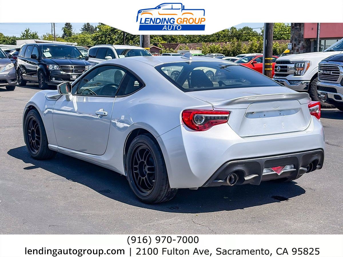 Used 2017 Toyota 86 RWD image 2