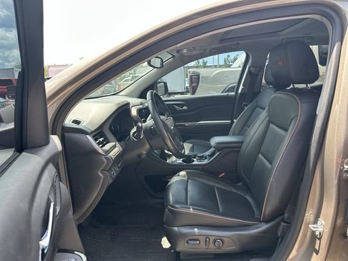 Used 2023 GMC Acadia AT4 w/ Technology Package AWD/4WD image 2