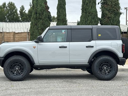 New 2026 Ford Bronco Badlands w/ Sasquatch Package AWD/4WD image 7