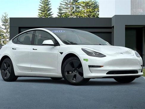 Used 2023 Tesla Model 3 Standard Range image 2