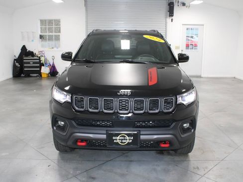 Used 2024 Jeep Compass Trailhawk image 3