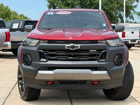 Used 2025 Chevrolet Colorado Trail Boss AWD/4WD image 2
