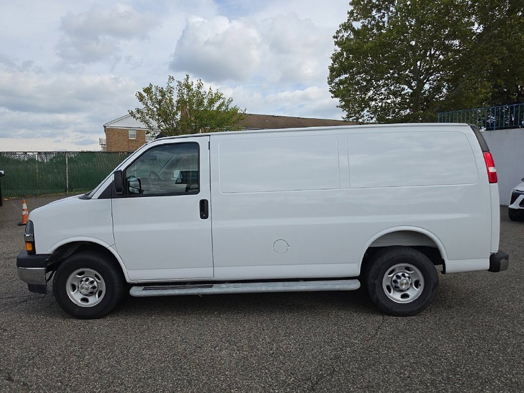 Used 2025 Chevrolet Express 2500 w/ Driver Convenience Package RWD image 6
