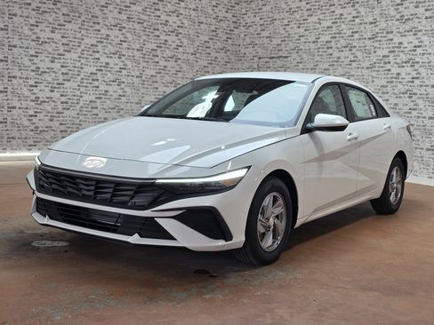 New 2026 Hyundai Elantra SE image 3