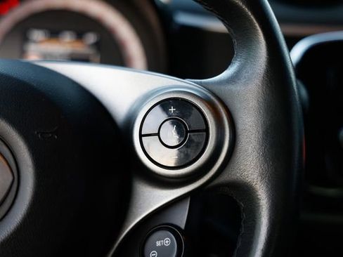 Used 2016 smart fortwo passion image 22