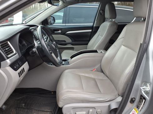 Used 2017 Toyota Highlander XLE image 17