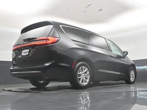 Used 2026 Chrysler Pacifica Select FWD image 47