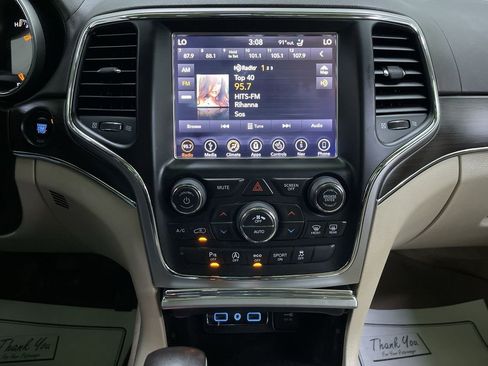 Used 2018 Jeep Grand Cherokee Overland image 21