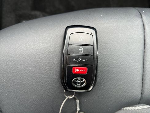 Used 2025 Toyota Highlander XSE AWD/4WD image 17