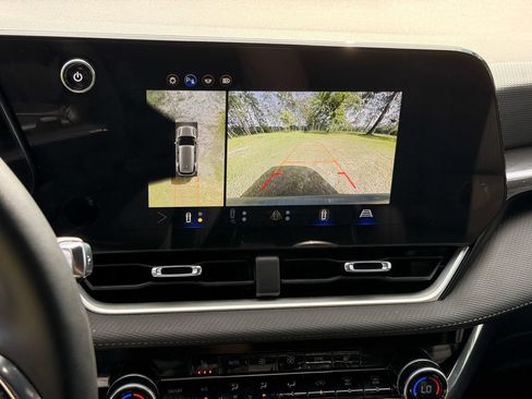 Used 2025 Chevrolet Equinox LT w/ Convenience Package II FWD image 18