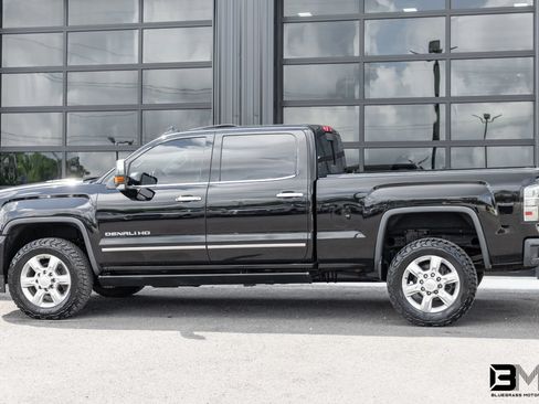 Used 2015 GMC Sierra 2500 Denali w/ Duramax Plus Package AWD/4WD image 5