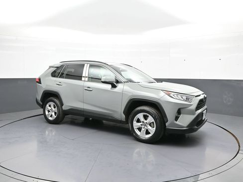 Certified 2020 Toyota RAV4 XLE w/ Convenience Package AWD/4WD image 4