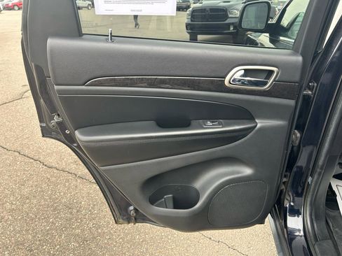 Used 2011 Jeep Grand Cherokee Laredo w/ Security & Convenience Group image 13