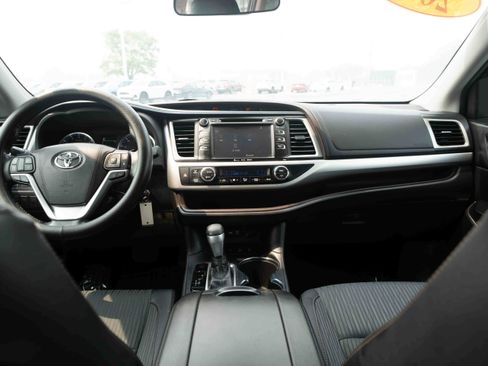 Used 2019 Toyota Highlander Plus AWD/4WD image 20